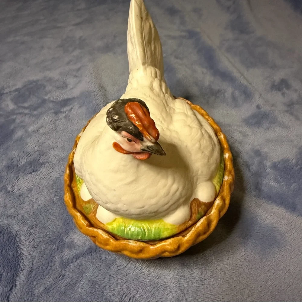 Vintage Staffordshire 19th century White Ceramic‎ Hen on Nest Decorative Bird